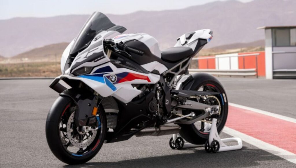 BMW बाइक्स महंगी, 1 जनवरी से 6% तक बढ़ेंगी कीमतें 