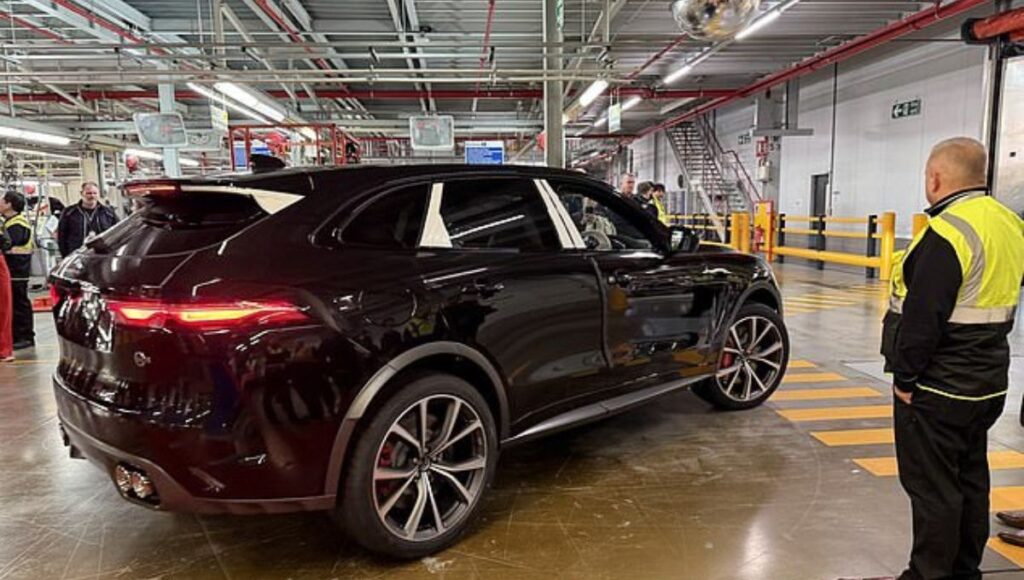 Jaguar F-Pace की विदाई: 10 साल की यात्रा का अंत