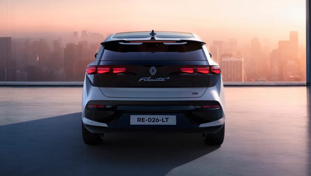 Renault Filante: एक नज़र इस हाइब्रिड एसयूवी पर 3 x 12.3-inch स्क्रीन और हाइब्रिड पावरट्रेन के साथ