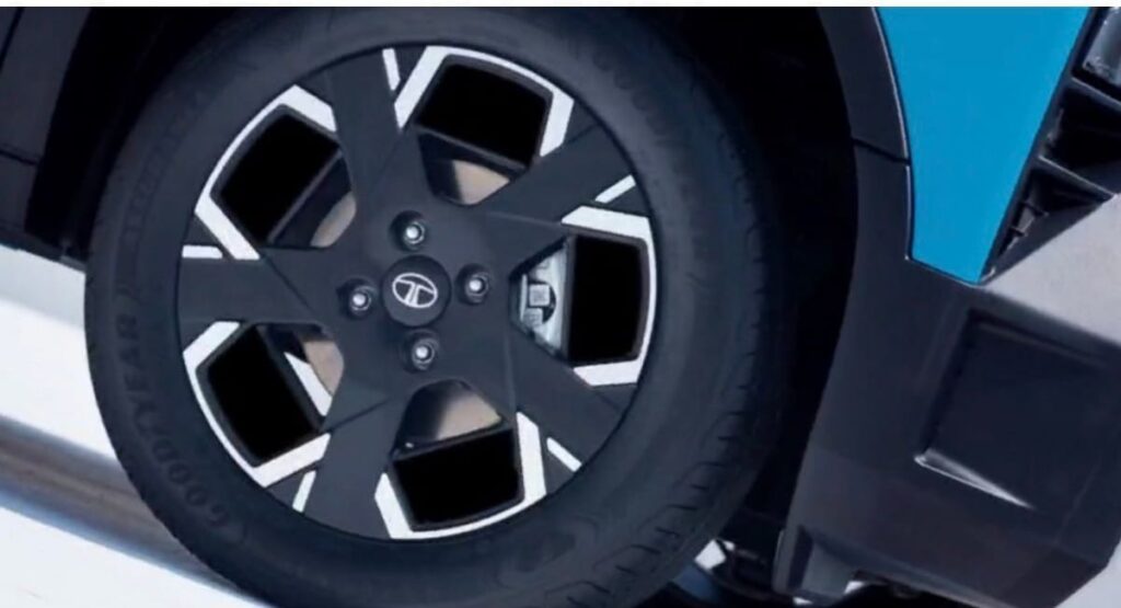 Tata Punch Facelift Teaser: जानिए क्या है नया