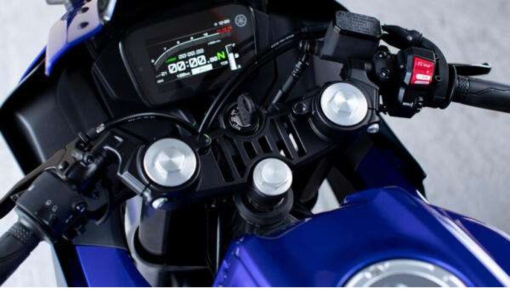 2026 Yamaha R2 का आगमन : प्रतिद्वंदी KTM RC200 और Karizma XMR को टक्कर