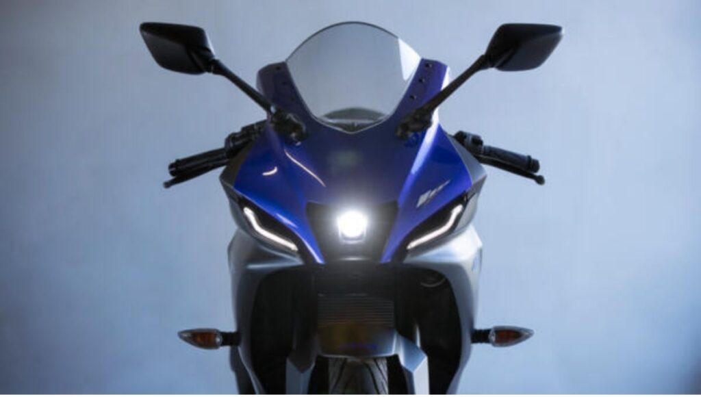 2026 Yamaha R2 का आगमन : प्रतिद्वंदी KTM RC200 और Karizma XMR को टक्कर