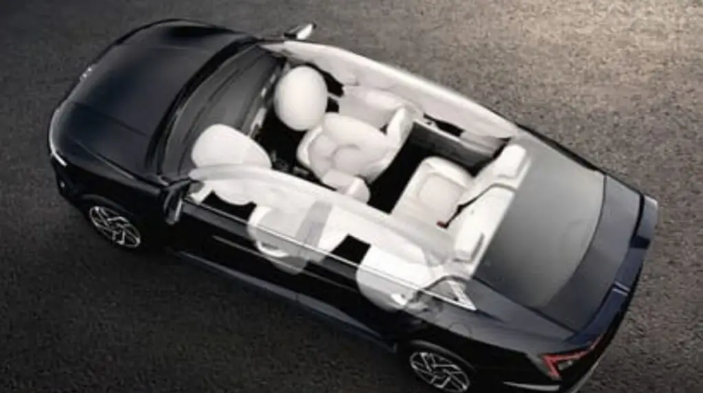 2026 Hyundai Verna Facelift लॉन्च: 70+ सेफ्टी फीचर्स, Level-2 ADAS और लग्ज़री इंटीरियर के साथ Honda City को देगी टक्कर