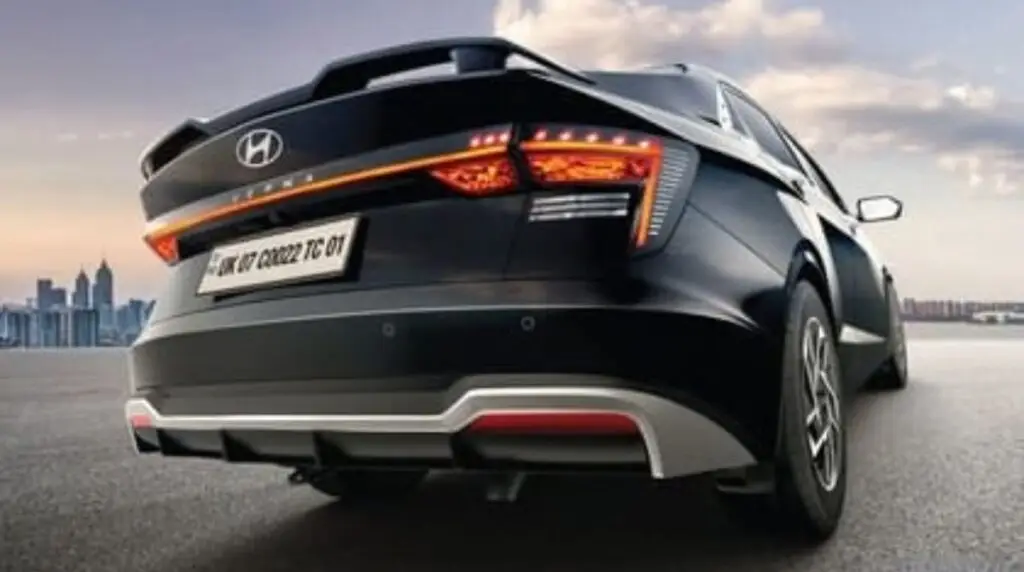 2026 Hyundai Verna Facelift लॉन्च: 70+ सेफ्टी फीचर्स, Level-2 ADAS और लग्ज़री इंटीरियर के साथ Honda City को देगी टक्कर