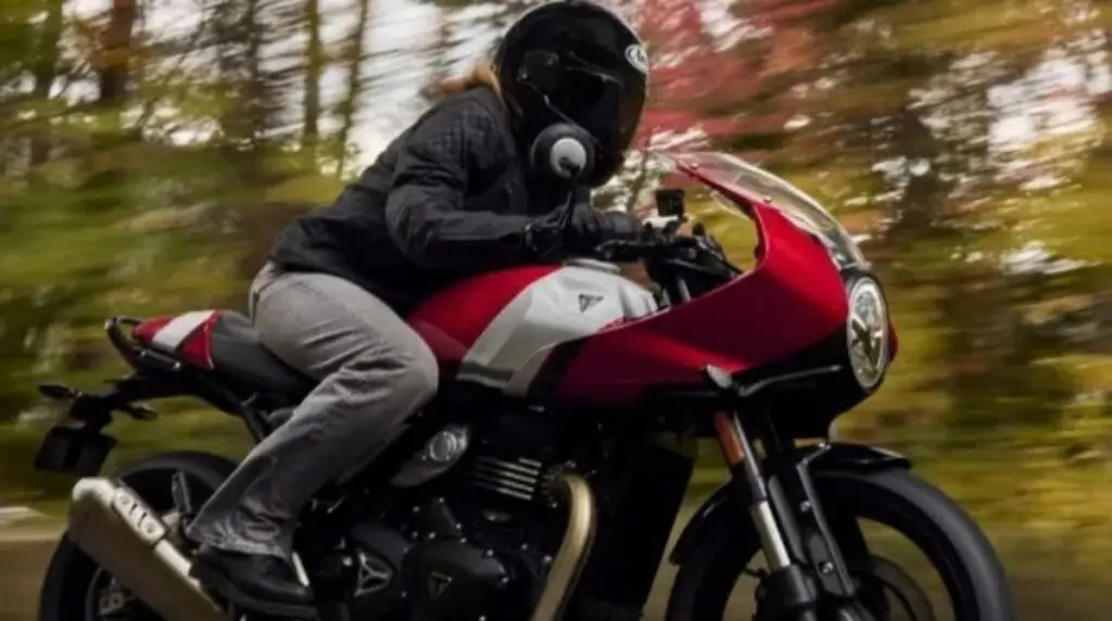 सिर्फ 2.5 साल में 1 लाख बाइक: बजाज-Triumph  पार्टनरशिप ने भारत में रचा नया रिकॉर्ड