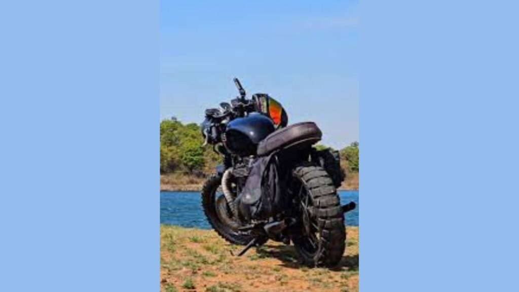 Bonneville 400 Spy Photos Leak: बिना किसी पर्दे के दिखी ट्रायम्फ की नई क्लासिक बाइक, देखें तस्वीरें!